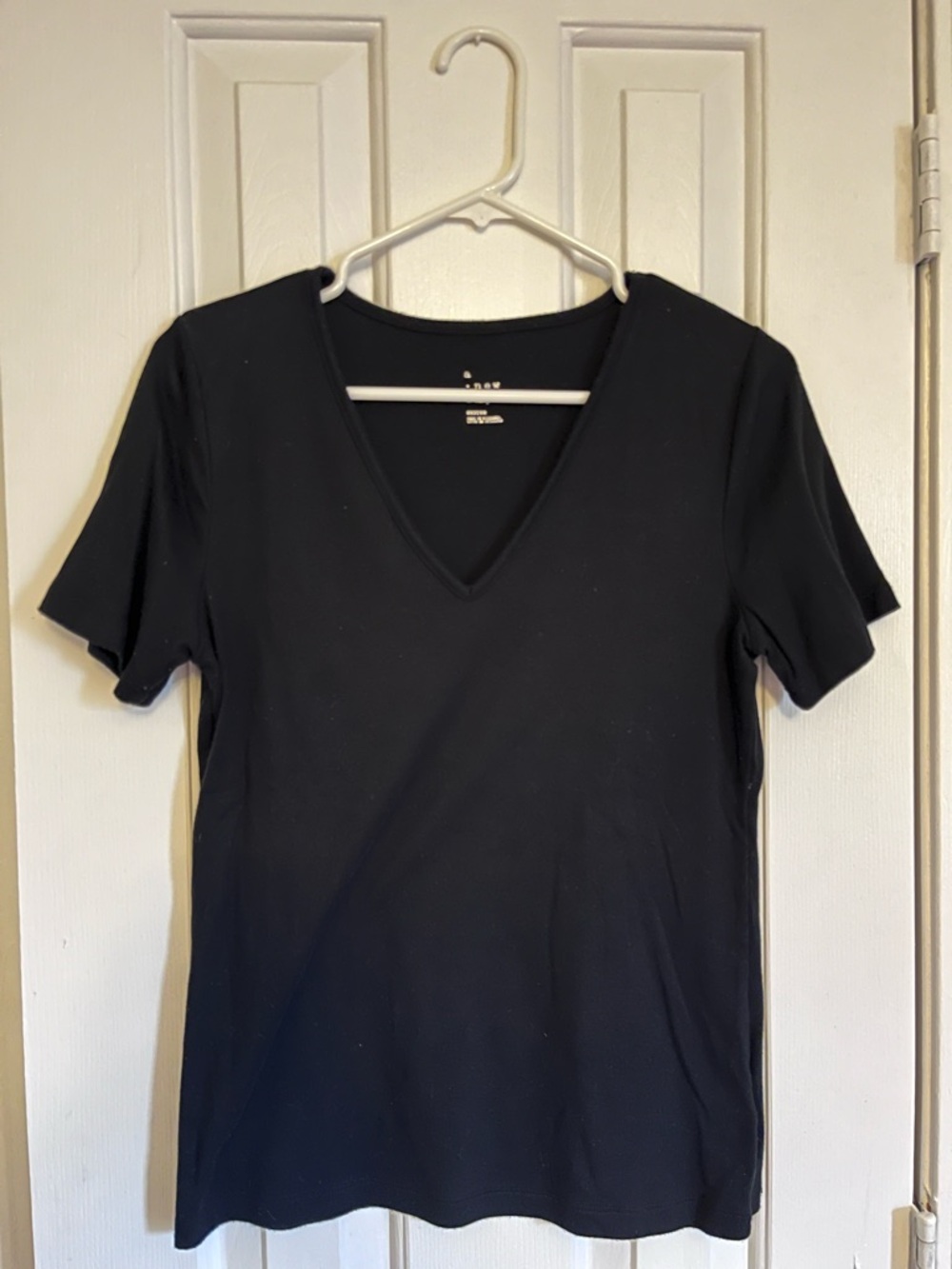 A New Day Black Women's V-Neck Tee Size M